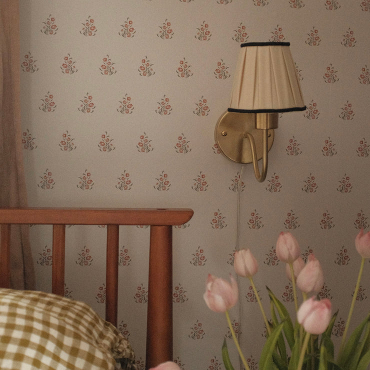 Laura Wallpaper by Lisee Ree